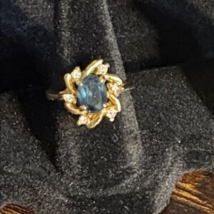 Beautiful Sapphire Flower Shaped Ring size 6.75